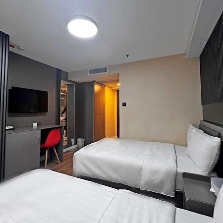 Hennessy Hotel Гонконг Экстерьер фото