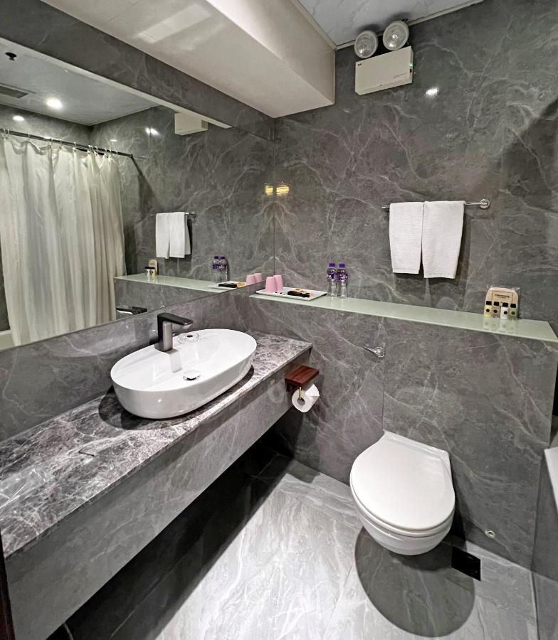Hennessy Hotel Гонконг Экстерьер фото